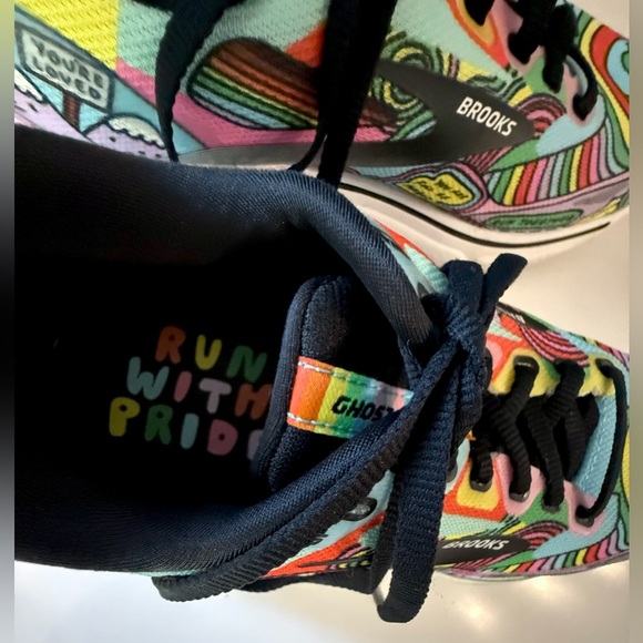 Brooks colorful sneakers X Wednesday Holmes, 7 - Picture 6 of 6